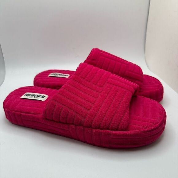 CUSHIONAIRE Women's slipper with +Memory Foam 8 WIDE PINK - Picture 1 of 7